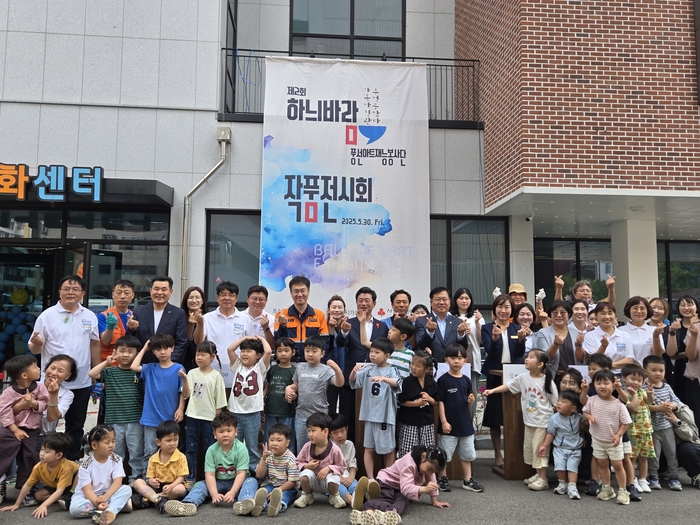 포스코하늬바람풍선아트재능봉사단 작품전시회 열어