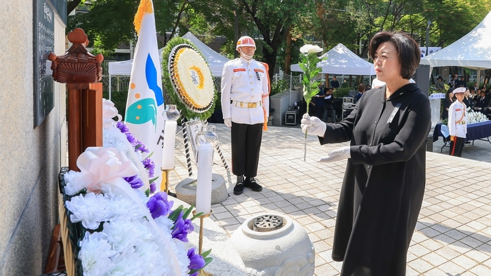 신계용 과천시장 6일 제70회 현충일 추념식 헌화