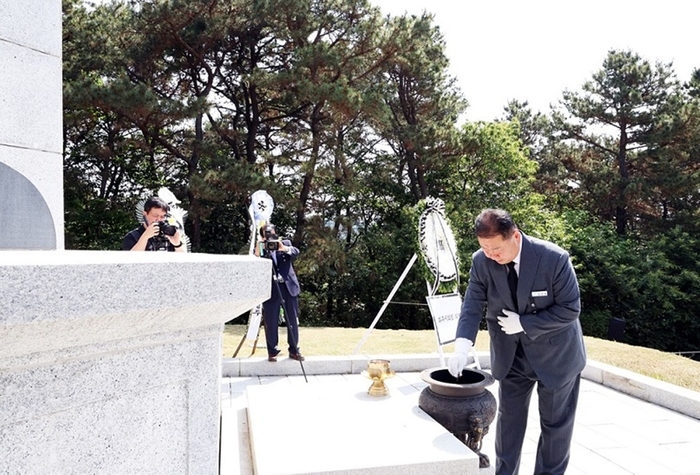 김경일 파주시장 6일 제70회 현충일 추념식 분향
