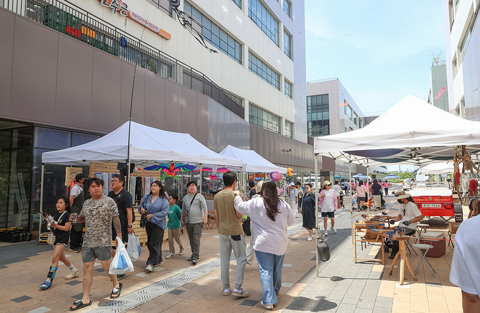 시흥시 거북섬 아쿠아펫랜드에서 열린 '2025 핸드메이드 인 거북섬' 축제 현장