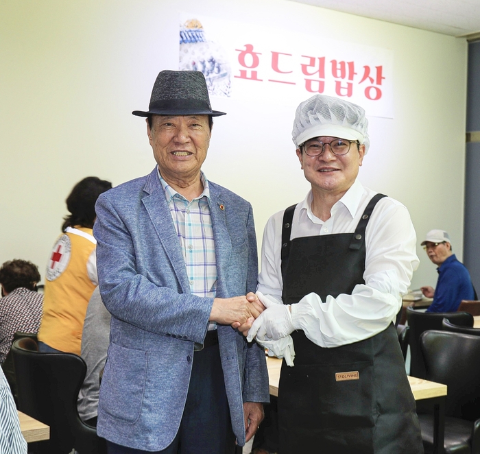 김병수 김포시장 9일 무료 급식사업 '효드림 밥상' 배식 참여