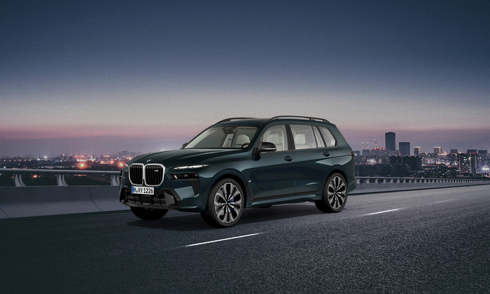 BMW X7 M60i xDrive 인디비주얼 패트롤 미카 에디션.