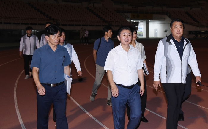 의정부시 의정부종합운동장 육상트랙 야간 개방