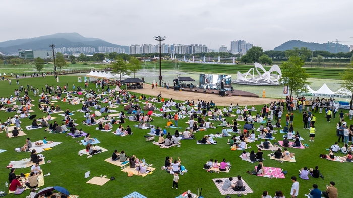순천시, 도심 속 맥주 축제 궂은 날씨에도 1만명 몰려