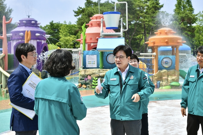 김병수 김포시장 17일 걸포중앙공원 물놀이장 시운전 점검