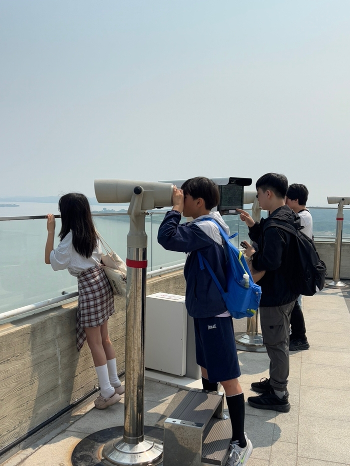 김포시 학생들 애기봉평화생태공원 전망대에서 북한 조망