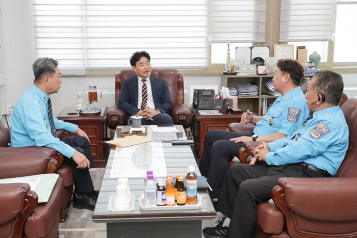 김운남 고양특례시의회 의장 18일 고양시 모범운전자회 관계자들과 면담 진행