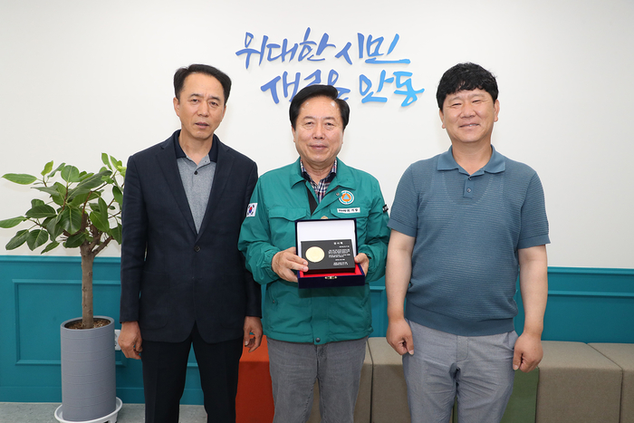 길안면․임하면 주민들 권기창 안동시장에 감사패 전달