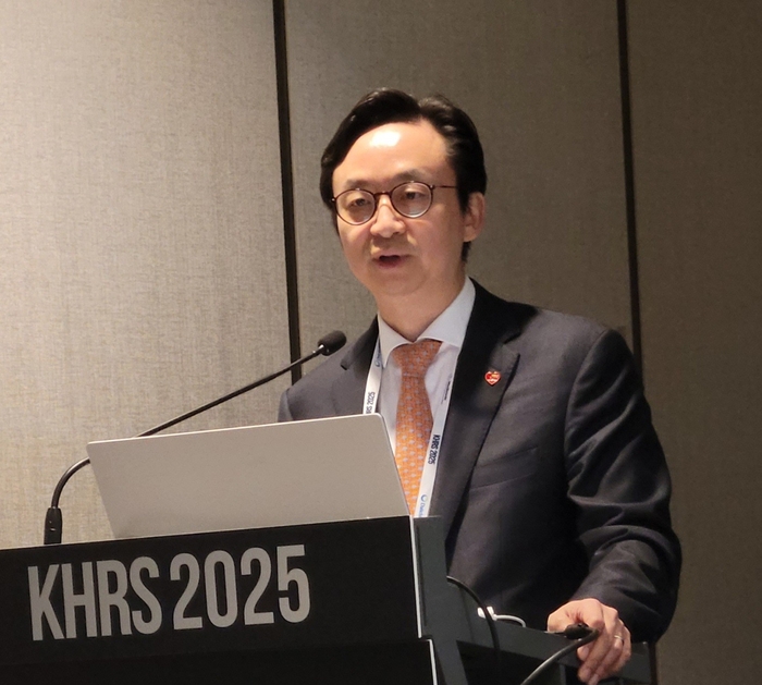 최의근 대한부정맥학회 학술이사가 '2024 심방세동 팩트시트' 내용을 발표하고 있다. 사진=박효순 기자