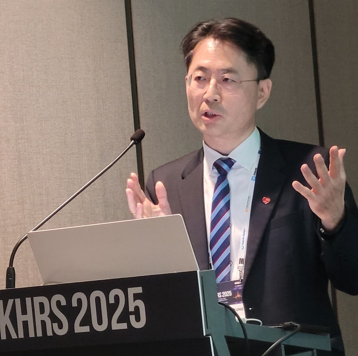 성정훈 대한부정맥학회 진료지침이사가 심방세동의 진료표준화에 대해 설명하고 있다. 사진=박효순 기자