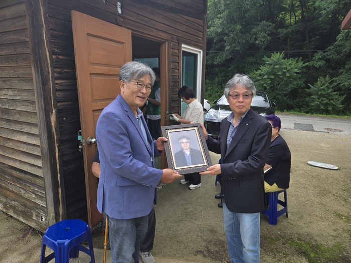 “한 장의 사진에 담긴 존엄…안동 어르신들의 삶에 따뜻한 빛을 채우다