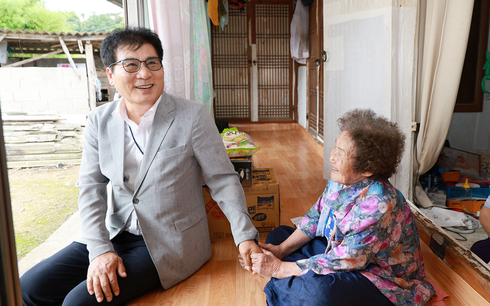 이상익 함평군수, 보훈 대상자 찾아 감사 전해