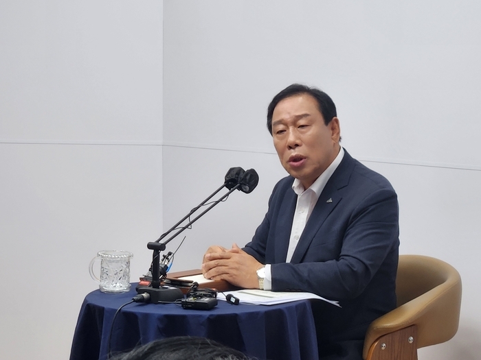 최민호 세종시장 “협치에 지쳤다…빛축제 예산 전액 삭감은 구조적 문제