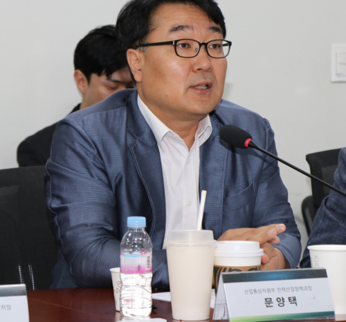 문양택 산업부 전력산업정책과장이 '제3회 양수발전 국회 세미나'에 토론에 참석, 발언하고 있다. 사진= 유병욱 기자