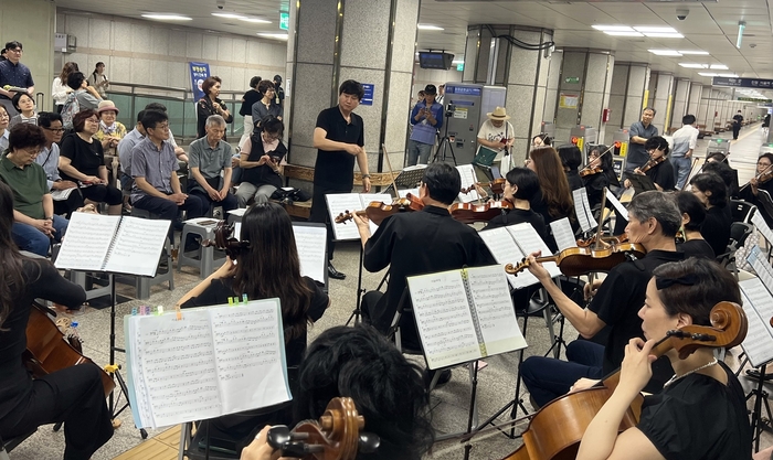 과천시 25일 '찾아가는 오케스트라 역(지하철역)사 공연' 개최