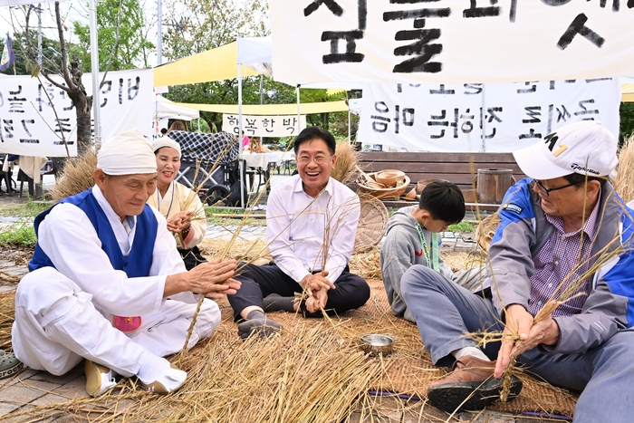 전진선 양평군수(왼쪽 두번째) 양평어울림공동체 축제 참여