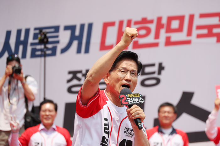 김문수, '논스톱 외박 유세'로 막판 총력전