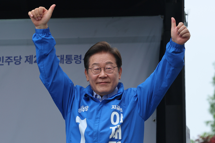 하남 시민들에게 인사하는 이재명 후보