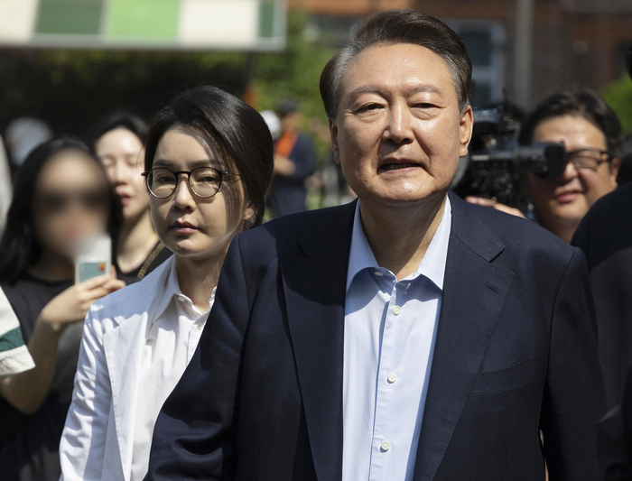 제21대 대통령 선거 투표 마친 윤석열 전 대통령 부부