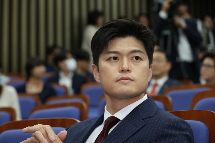 생각에 잠긴 김용태 비대위원장
