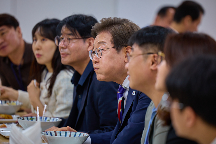 이재명 대통령, 출입기자들과 점심식사