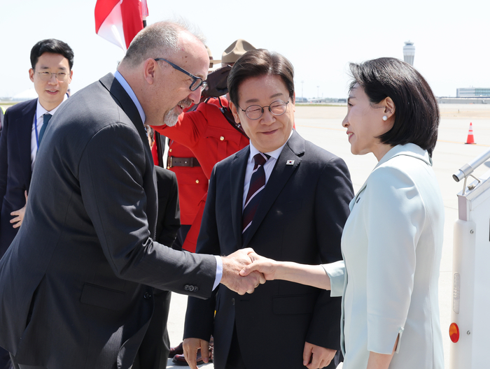 김혜경 여사, 'G7 정상회의' 캐나다 도착