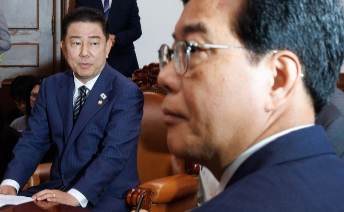 민주당 김병기 원내대표와 국민의힘 송언석 원내대표