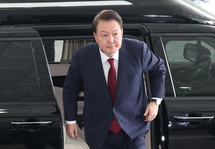 포토라인 선 윤석열 전 대통령
