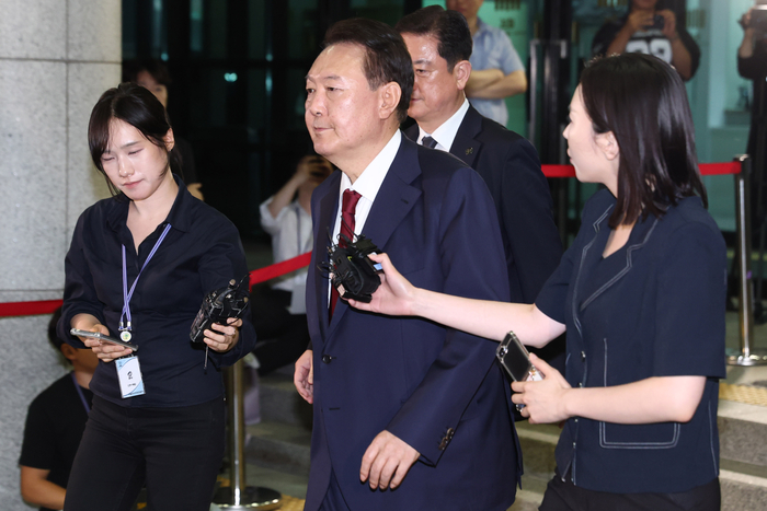 귀가하는 윤석열 전 대통령