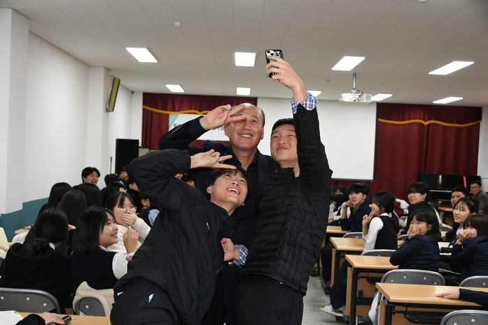 박형덕 동두천시장 동두천고교 1일 명예교사 활동