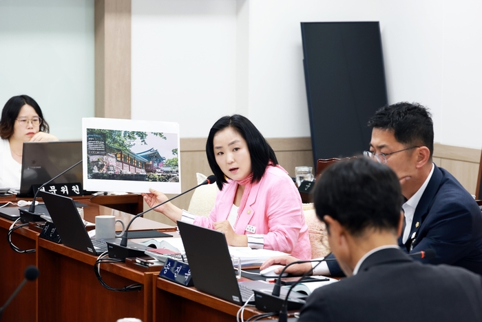 지민희 양평군의회 의원 제309회 1차 정례회에서 행정사무감사 실시
