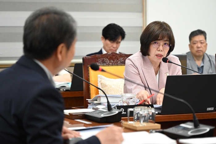 오혜자 양평군의회 의원 제309회 제1차 정례회에서 행정사무감사 진행