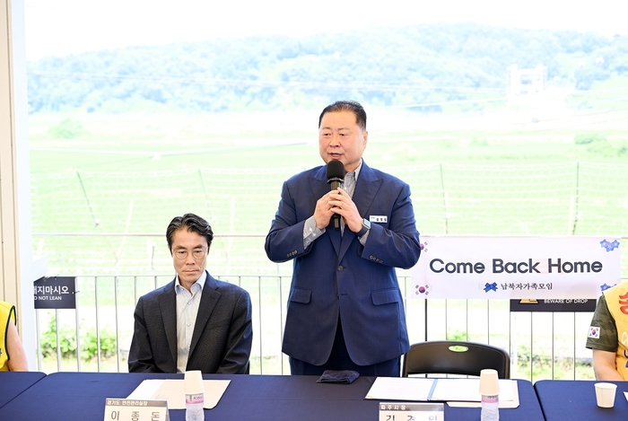 김경일 파주시장 8일 파주시-전후납북자피해가족연합회 '대북전단 살포 중단 합의 공동 기자회견' 주재