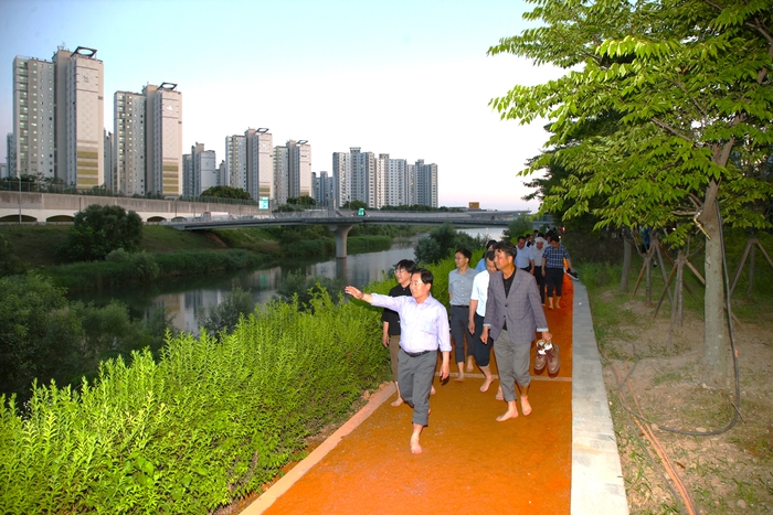 주광덕 남양주시장 10일 장현공원 내 '왕숙천 테마정원' 로드체킹