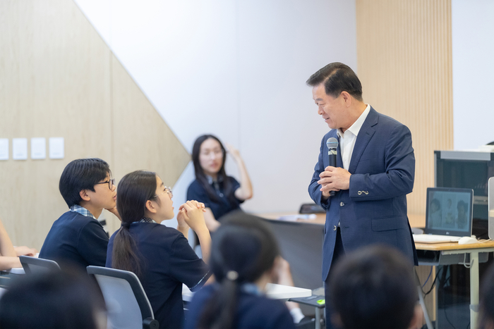 박승원 광명시장 11일 하안북중학교 2층 한울림실에서 '진로 특강' 운영