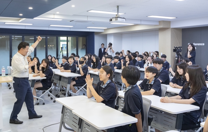 박승원 광명시장 11일 하안북중학교 2층 한울림실에서 '진로 특강' 운영