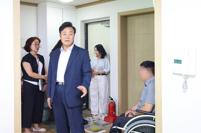 김성제 의왕시장 14일 냉방기기 설치 지원 가구 방문