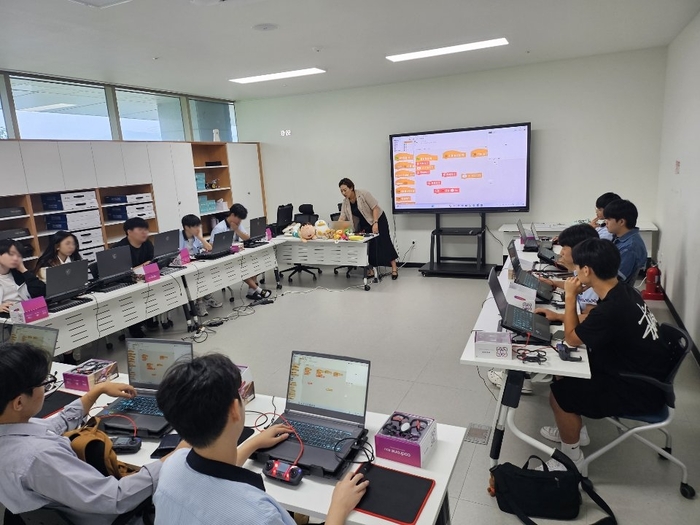 양주시 드론봇인재센터 15일-16일 양주고 학생 대상 '드론 체험 교실' 운영