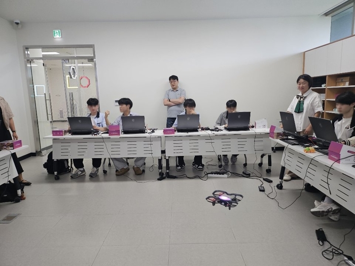 양주시 드론봇인재센터 15일-16일 양주고 학생 대상 '드론 체험 교실' 운영