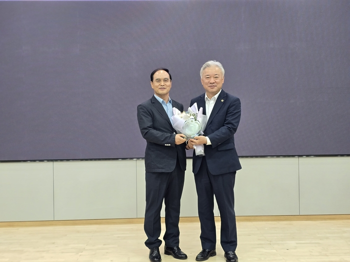권광택 위원장, 도민 삶의 질 향상 공로로 감사패 수상