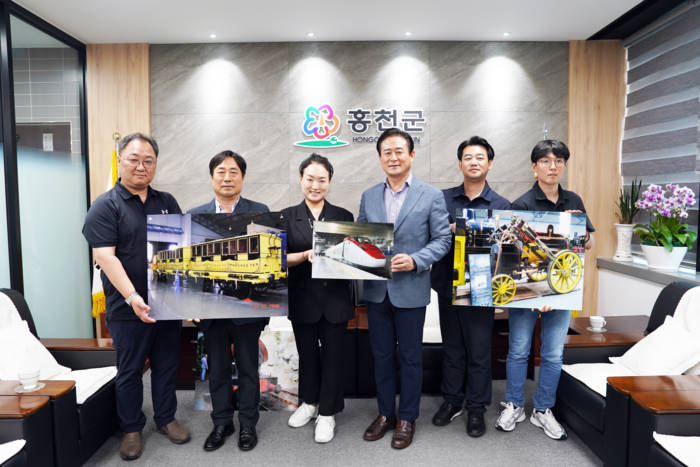 2025년 철도산업 기술세미나' 전시 사진 작품 홍천 기증