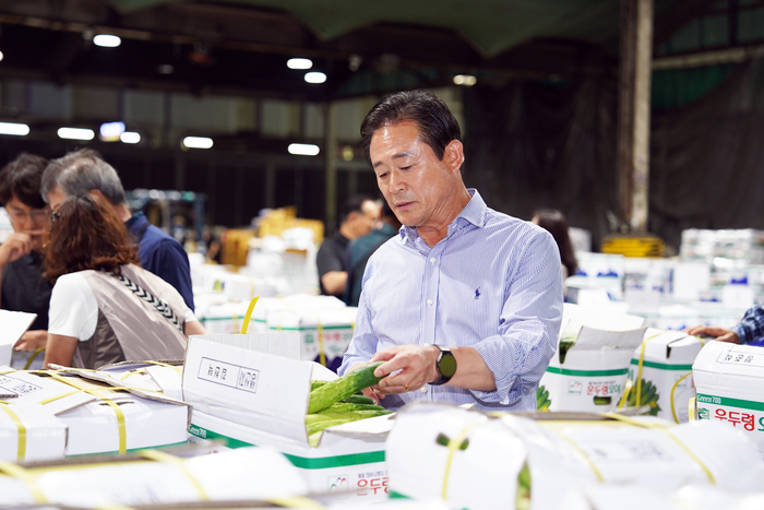 가락동 농순산물도매시장 찾은 신영재 홍천군수