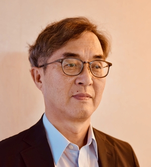 윤학로 강원대학교 영상문화학과 명예교수