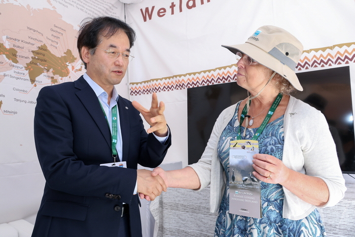 이동환 고양특례시장(좌)-니콜라 크록포드 영국왕립조류보호협회(RSPB) 최고정책관
