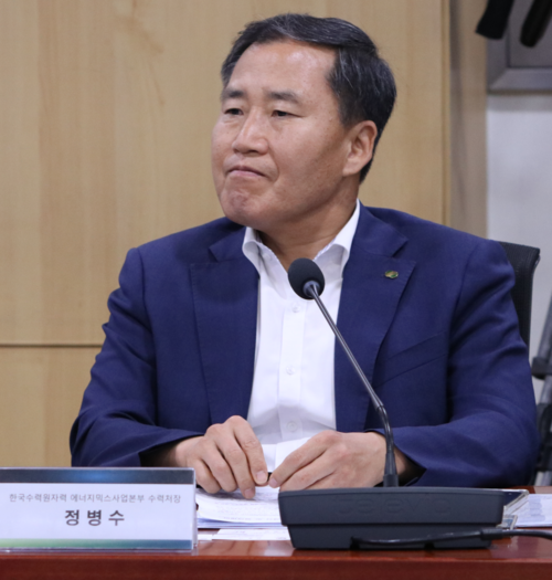 정병수 한수원 수력처장이 '새만금 조력발전의 정책 공감대 형성 및 당위성 확산을 위한 국회세미나' 토론에 참석,하고 있다. 사진= 유병욱 기