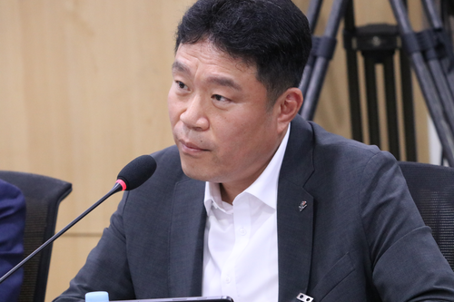 장상규 한국농어촌공사 기반사업처장이 '새만금 조력발전의 정책 공감대 형성 및 당위성 확산을 위한 국회세미나' 토론에 참석하고 있다. 사진= 유
