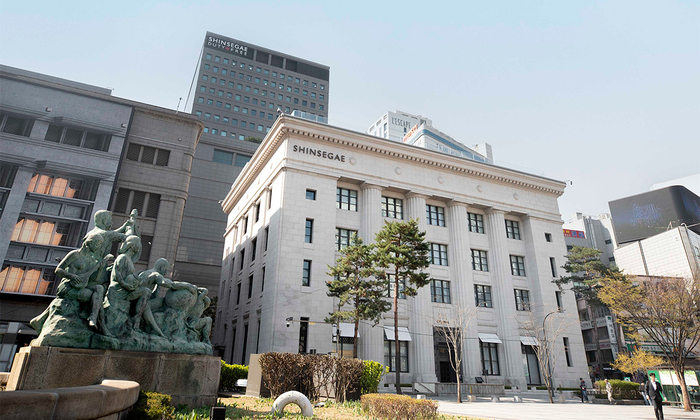옛 제일은행 본점 건물을 복원해 지난 4월 개관한 신세계백화점의 '더 헤리티지' 건물 전경. 사진=신세계백화점