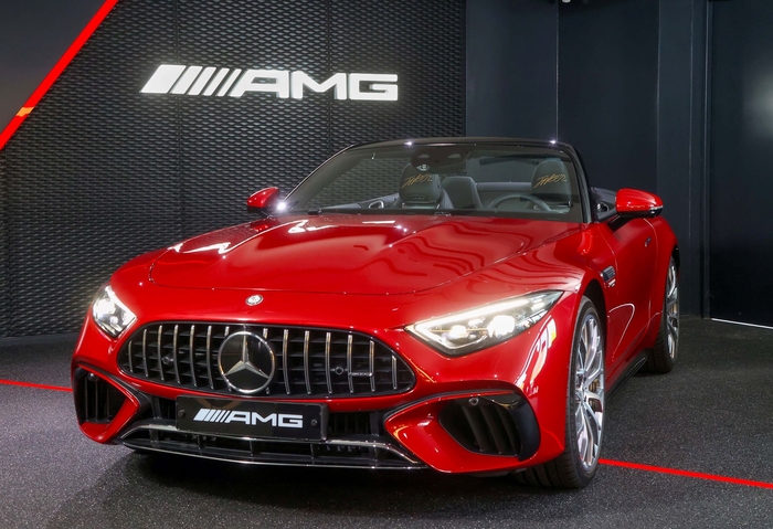 메르세데스-벤츠 코리아가 페이커(이상혁) 선수에게 전달한 메르세데스-AMG SL 이미지.