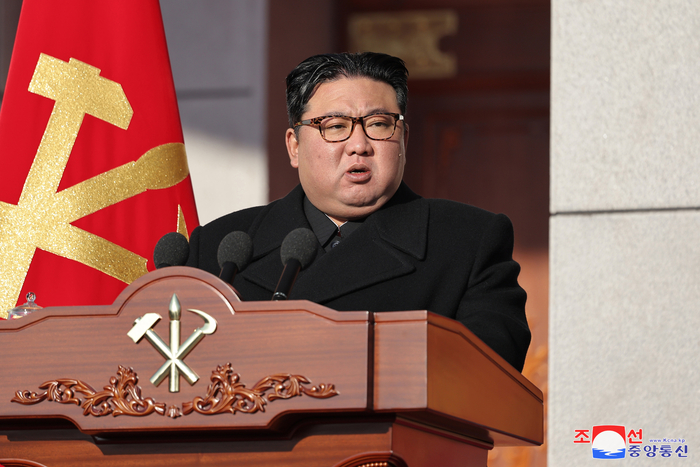 북한 김정은, 건군절 맞아 딸 주애와 국방성 방문