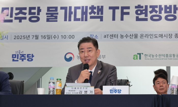 김병기 당 대표 직무대행 겸 원내대표, 물가대책 TF 현장방문